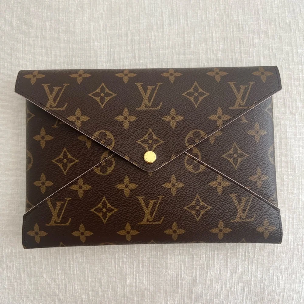 Louis Vuitton clutch soft pink interior - Picture 3 of 10